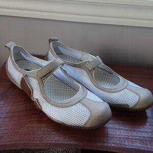 Merrell White and Tan Mesh Athletic Shoes